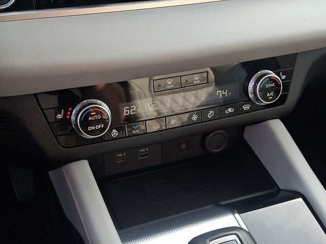 2024 Mitsubishi Outlander Base