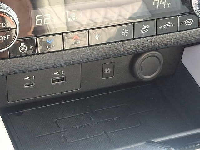 2024 Mitsubishi Outlander Base