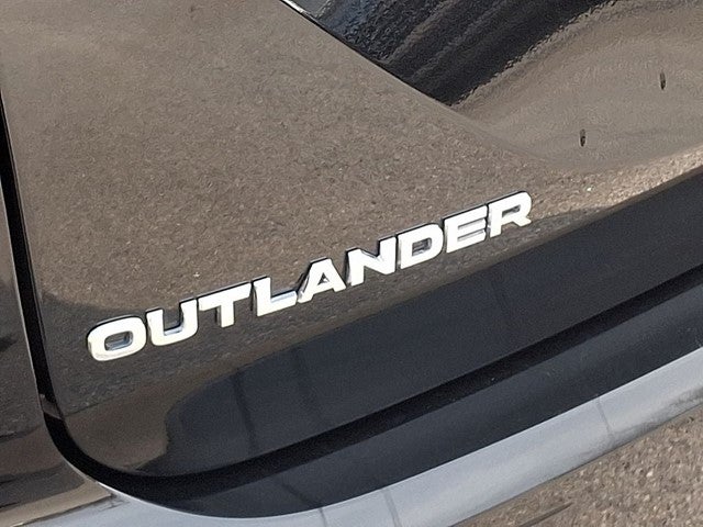 2024 Mitsubishi Outlander Base