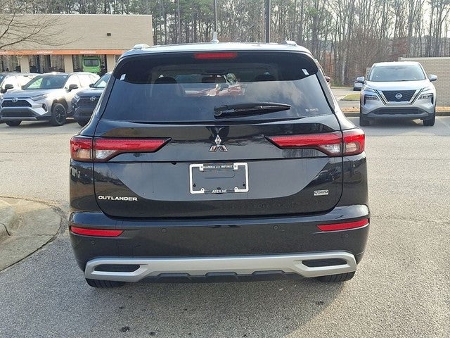 2024 Mitsubishi Outlander Base