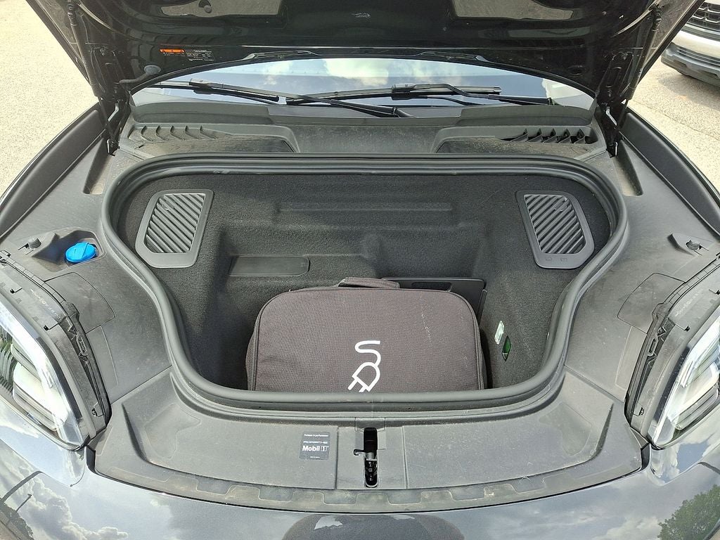 2025 Porsche Macan Electric Base