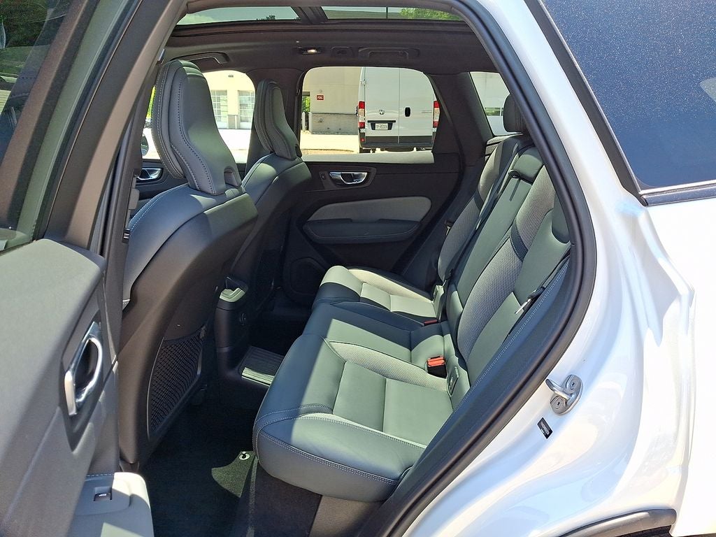2022 Volvo XC60 Recharge Plug-In Hybrid T8 R-Design