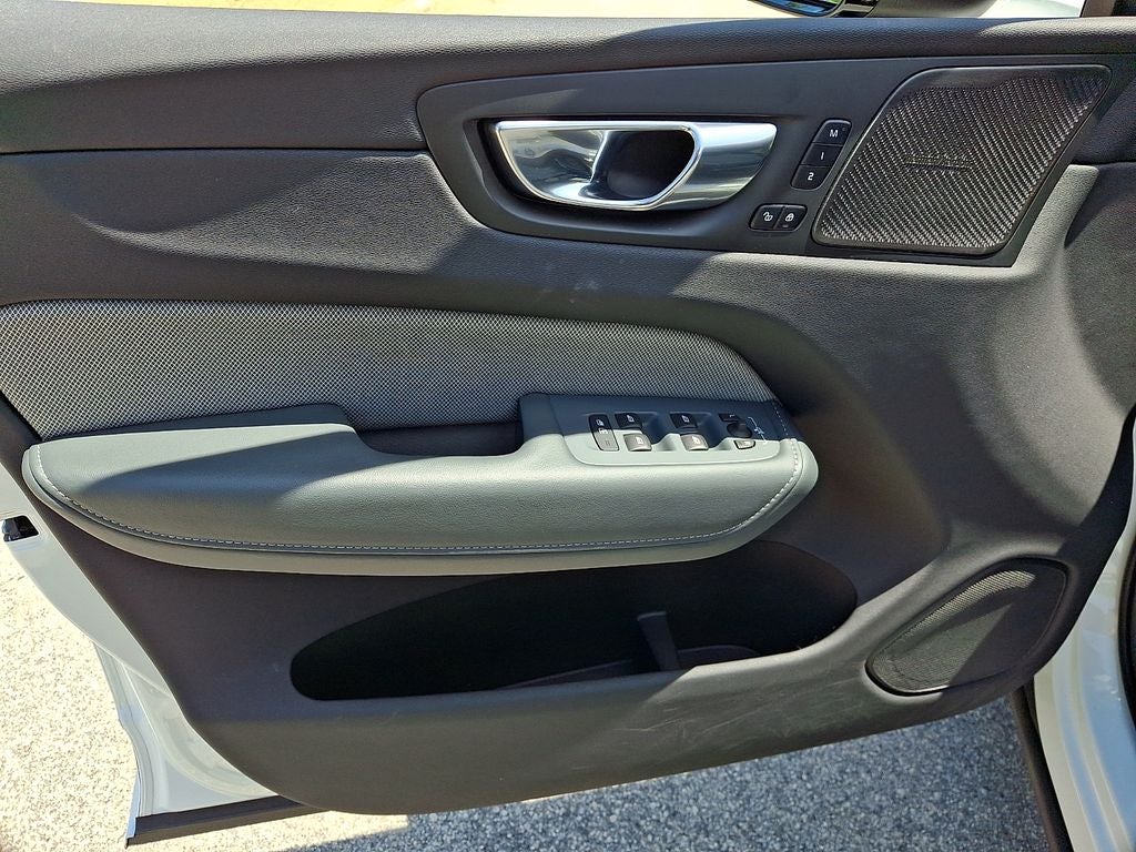 2022 Volvo XC60 Recharge Plug-In Hybrid T8 R-Design