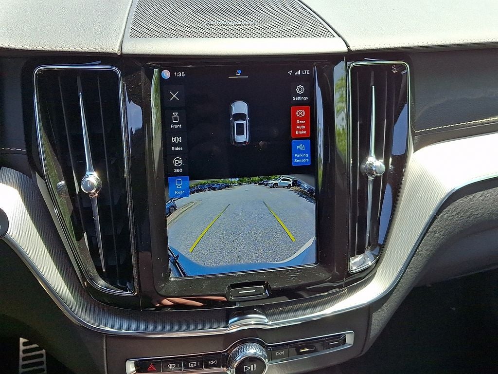2022 Volvo XC60 Recharge Plug-In Hybrid T8 R-Design