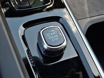 2022 Volvo XC60 Recharge Plug-In Hybrid T8 R-Design