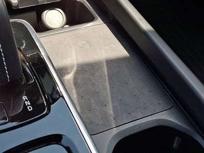 2022 Volvo XC60 Recharge Plug-In Hybrid T8 R-Design