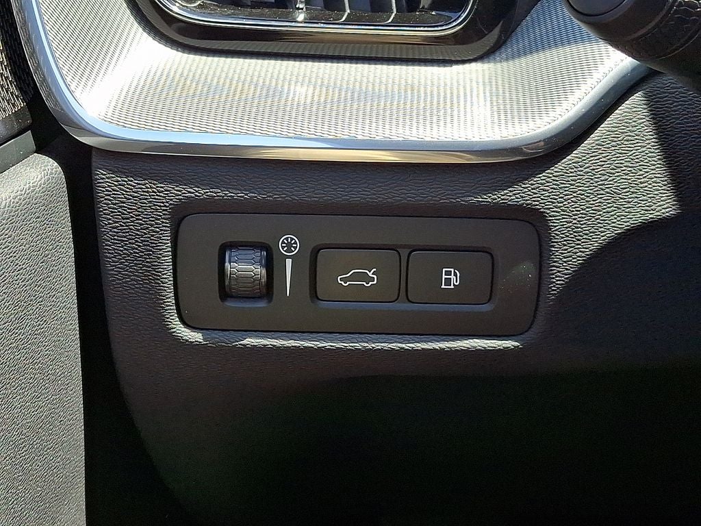 2022 Volvo XC60 Recharge Plug-In Hybrid T8 R-Design