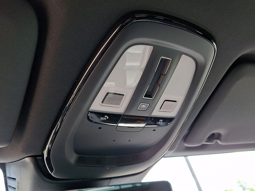 2022 Volvo XC60 Recharge Plug-In Hybrid T8 R-Design