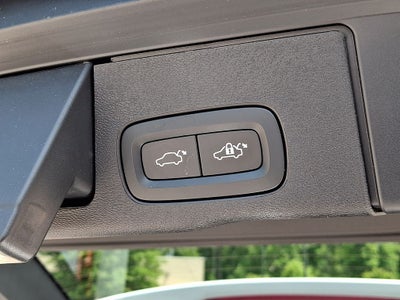2022 Volvo XC60 Recharge Plug-In Hybrid T8 R-Design