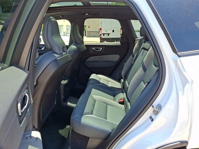 2022 Volvo XC60 Recharge Plug-In Hybrid T8 R-Design