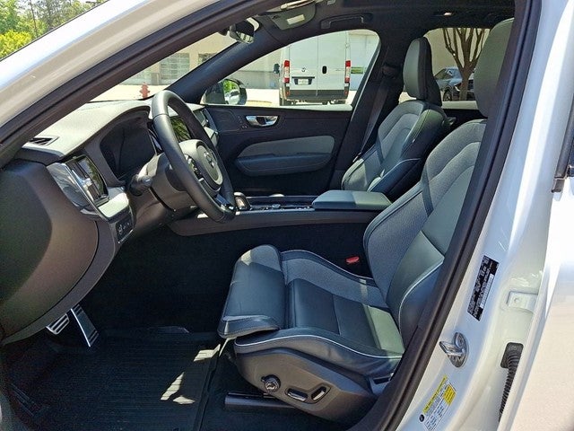 2022 Volvo XC60 Recharge Plug-In Hybrid T8 R-Design