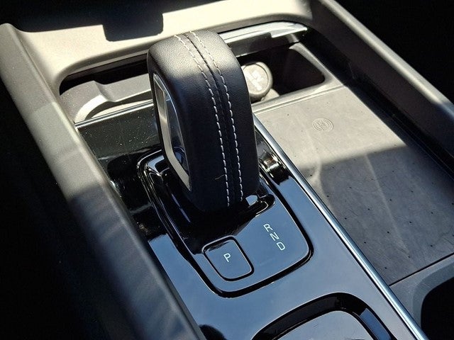 2022 Volvo XC60 Recharge Plug-In Hybrid T8 R-Design
