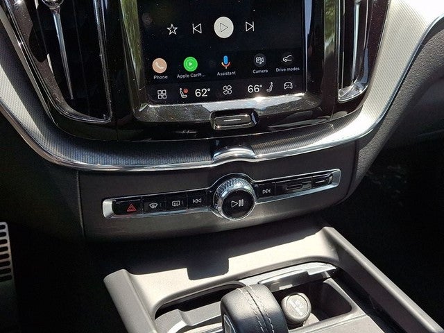 2022 Volvo XC60 Recharge Plug-In Hybrid T8 R-Design