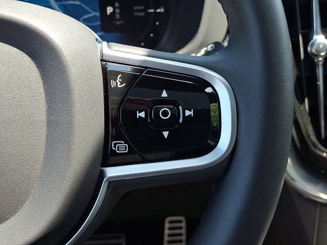2022 Volvo XC60 Recharge Plug-In Hybrid T8 R-Design