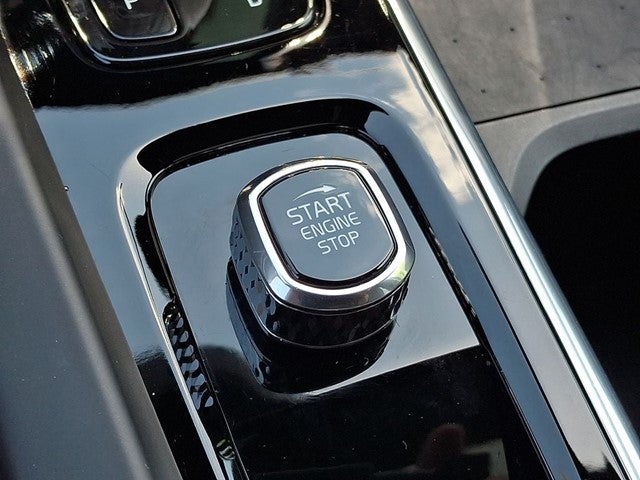 2022 Volvo XC60 Recharge Plug-In Hybrid T8 R-Design