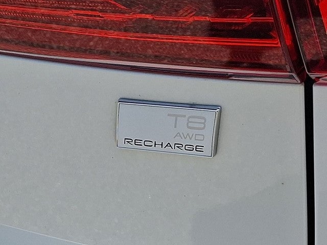 2022 Volvo XC60 Recharge Plug-In Hybrid T8 R-Design