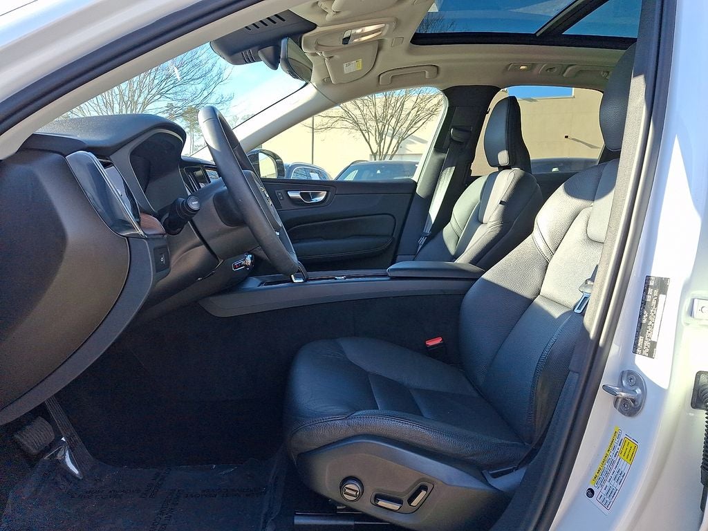 2024 Volvo XC60 B5 Plus Dark Theme