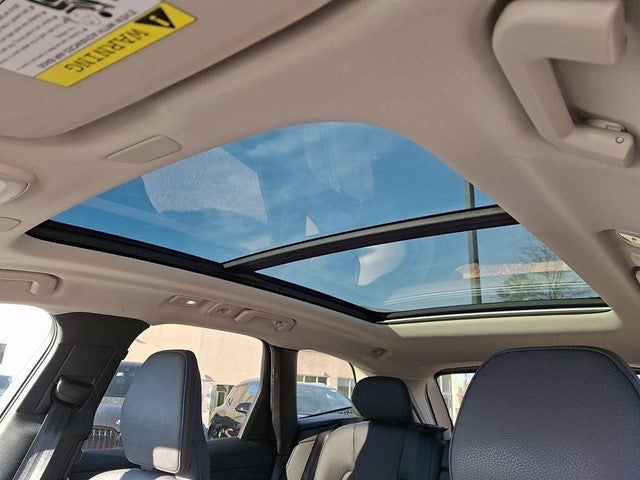 2024 Volvo XC60 B5 Plus Dark Theme