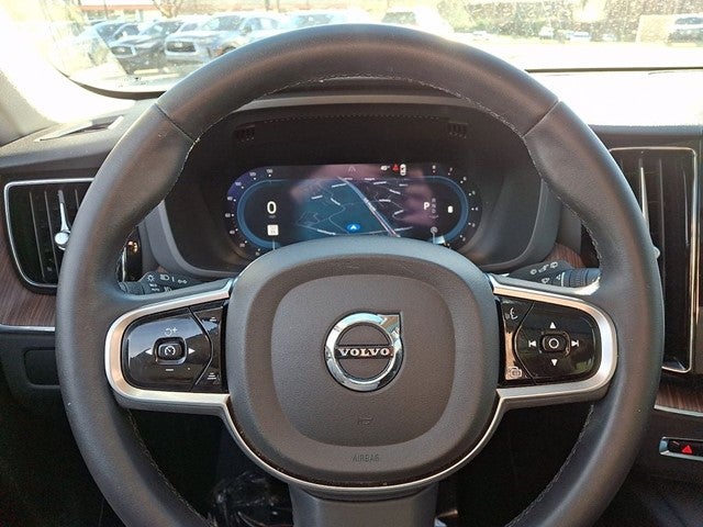 2024 Volvo XC60 B5 Plus Dark Theme