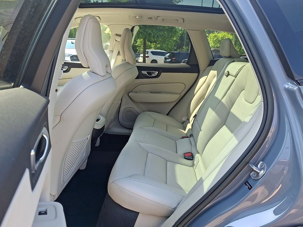 2023 Volvo XC60 B5 Plus Dark Theme