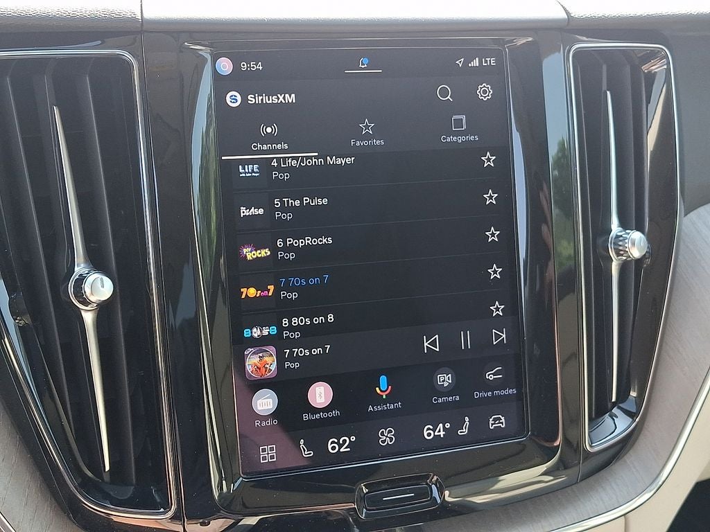 2023 Volvo XC60 B5 Plus Dark Theme