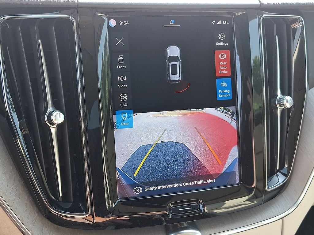 2023 Volvo XC60 B5 Plus Dark Theme
