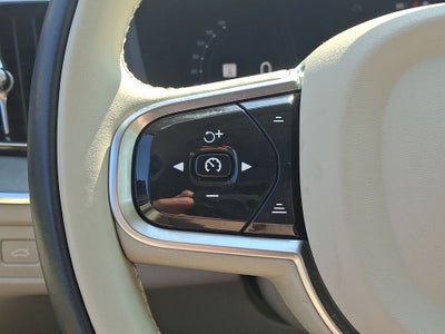 2023 Volvo XC60 B5 Plus Dark Theme