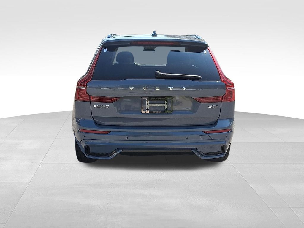2023 Volvo XC60 B5 Plus Dark Theme
