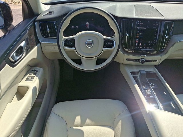 2023 Volvo XC60 B5 Plus Dark Theme