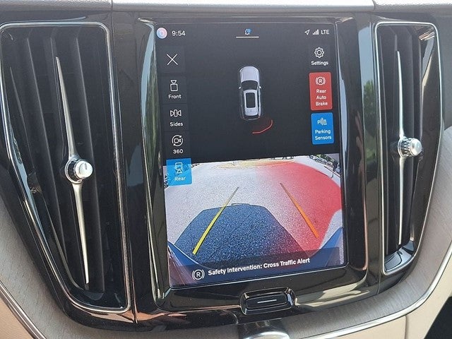 2023 Volvo XC60 B5 Plus Dark Theme