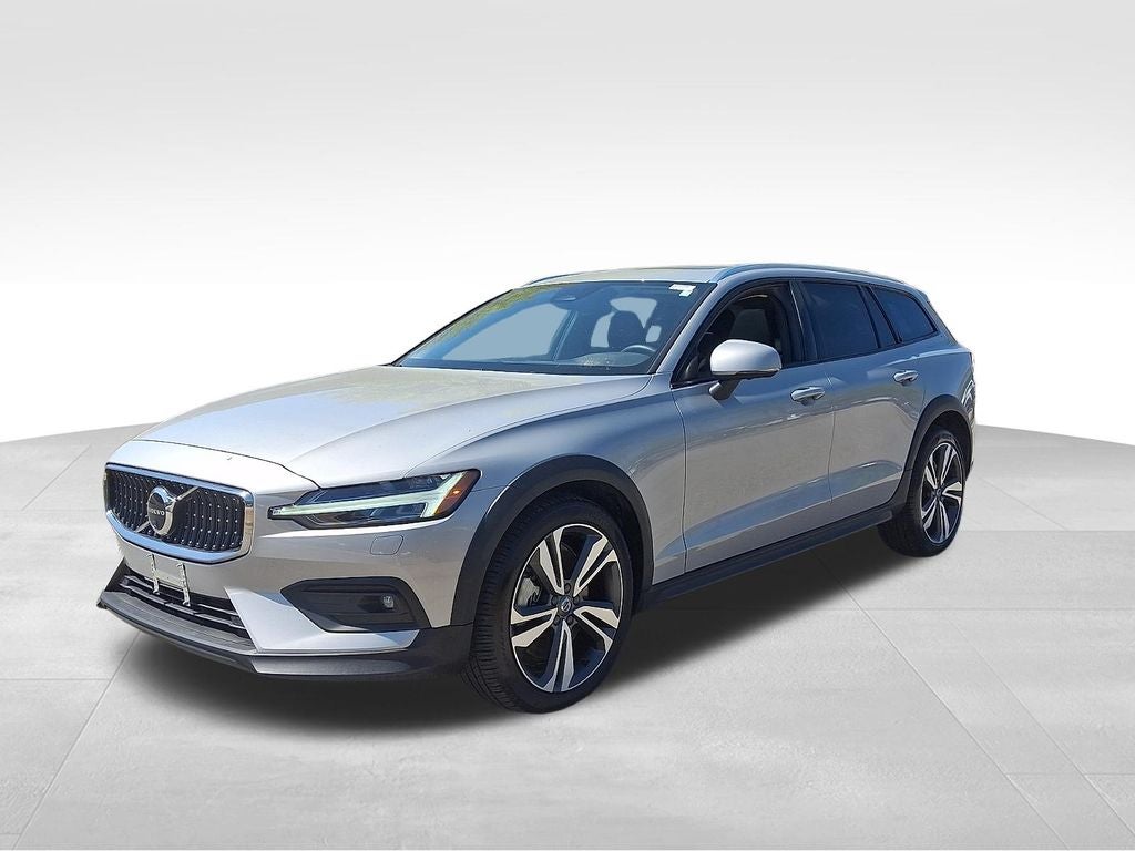 2025 Volvo V60 Cross Country B5 Plus