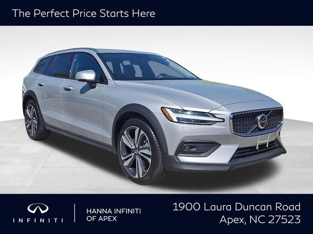 2025 Volvo V60 Cross Country B5 Plus