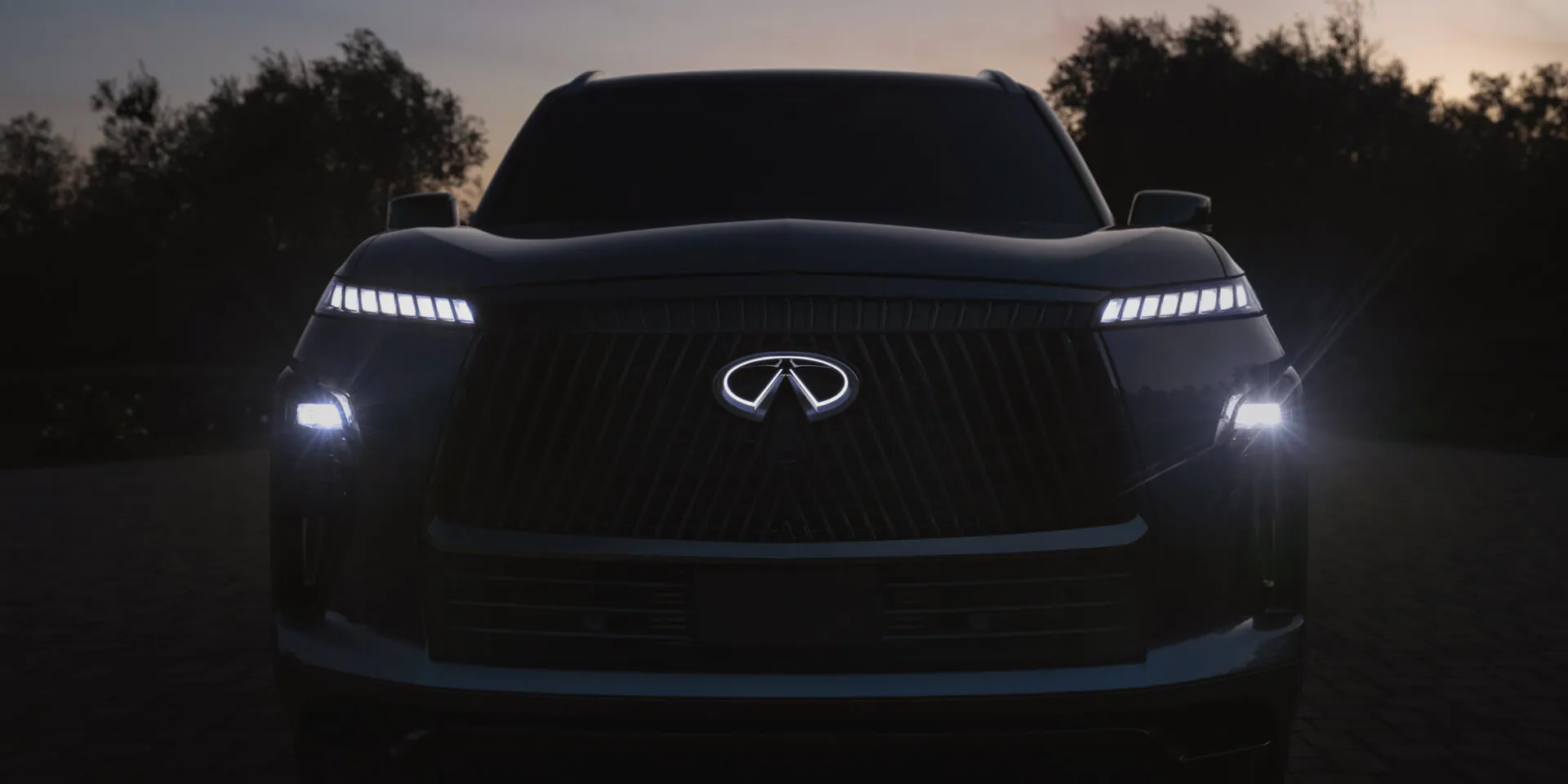 2026 INFINITI QX80 front grille and LED lighting